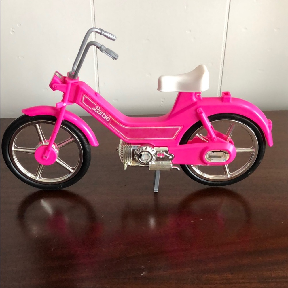 BARBIE 1983 Scooter bike-great condition - some staining in the decals -see pics
